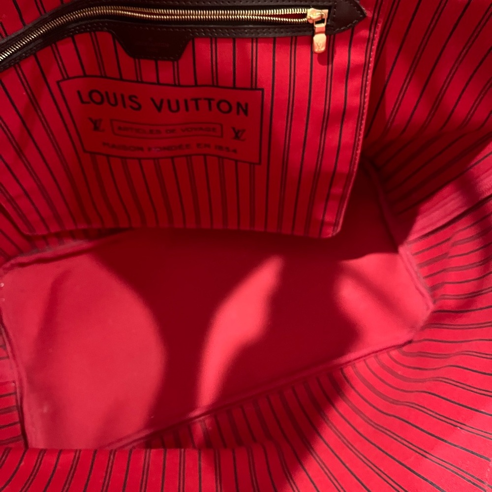 Louis Vuitton GM never full - Picture 7 of 13